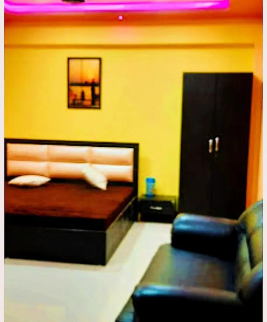 Varanasi Hotel H R Guest House Near Kasi Visawanath Temple & Ganga Ghat - #Free Wi-Fi #Room Service #Parking #Fully Air Conditioning #Premium Room In 바라나시