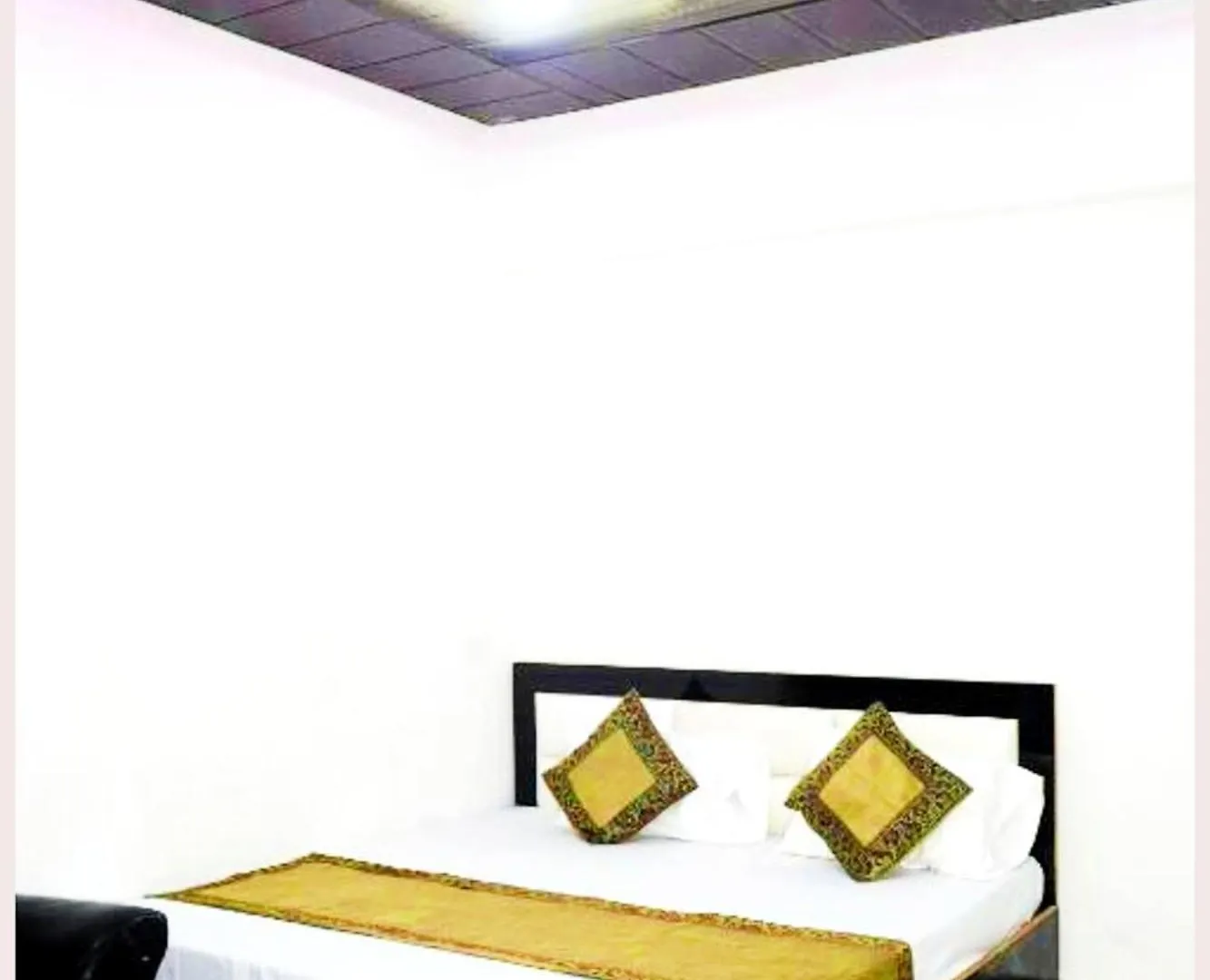 Varanasi Hotel H R Guest House Near Kasi Visawanath Temple & Ganga Ghat - #Free Wi-Fi #Room Service #Parking #Fully Air Conditioning #Premium Room In 바라나시