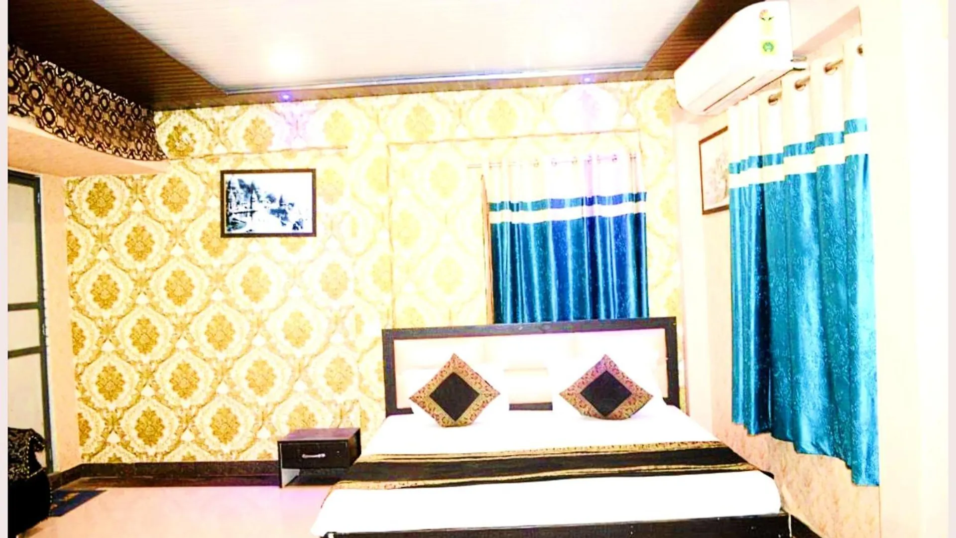 Varanasi Hotel H R Guest House Near Kasi Visawanath Temple & Ganga Ghat - #Free Wi-Fi #Room Service #Parking #Fully Air Conditioning #Premium Room In 바라나시 3*,  인도
