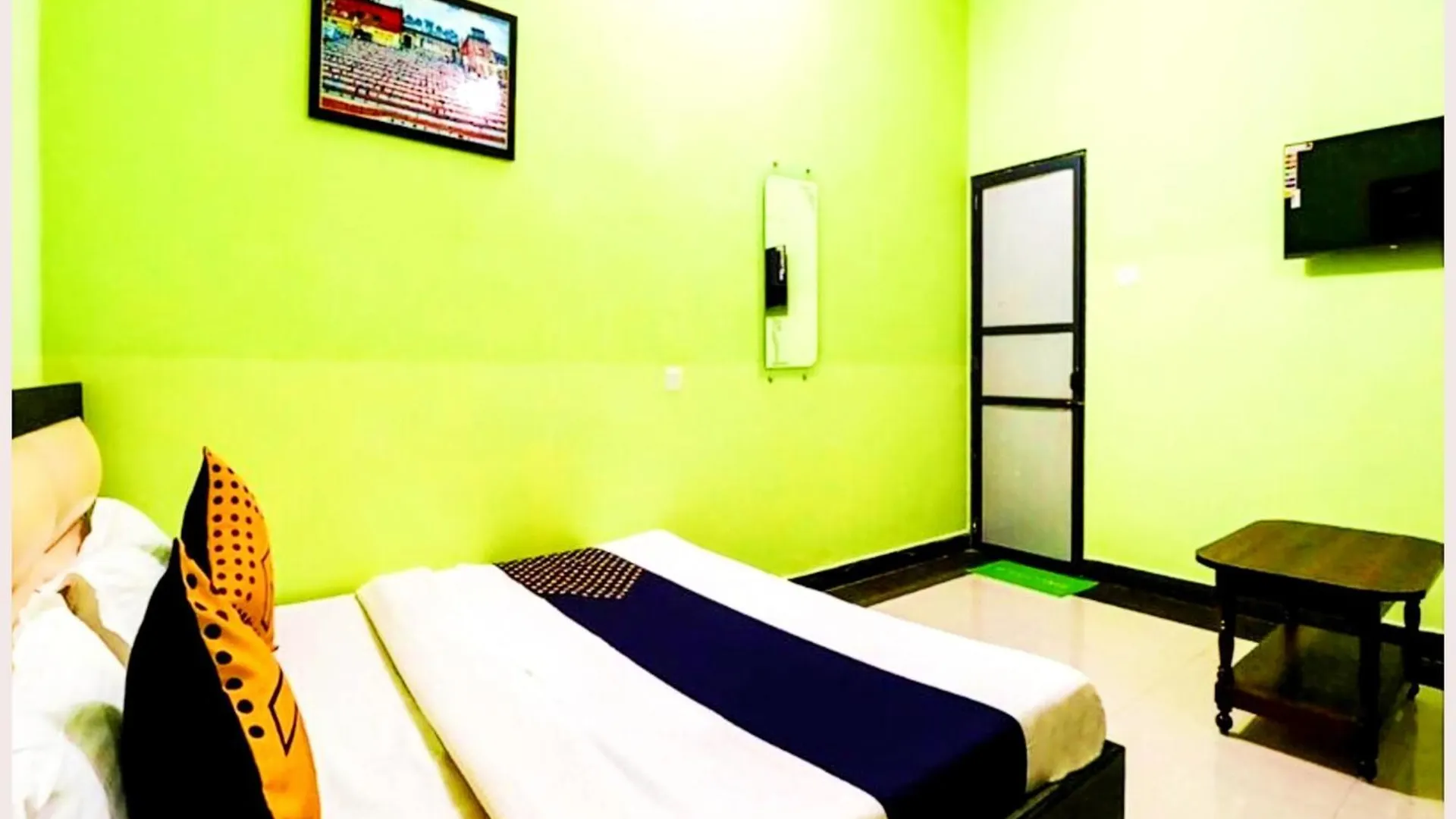 Varanasi Hotel H R Guest House Near Kasi Visawanath Temple & Ganga Ghat - #Free Wi-Fi #Room Service #Parking #Fully Air Conditioning #Premium Room In 바라나시