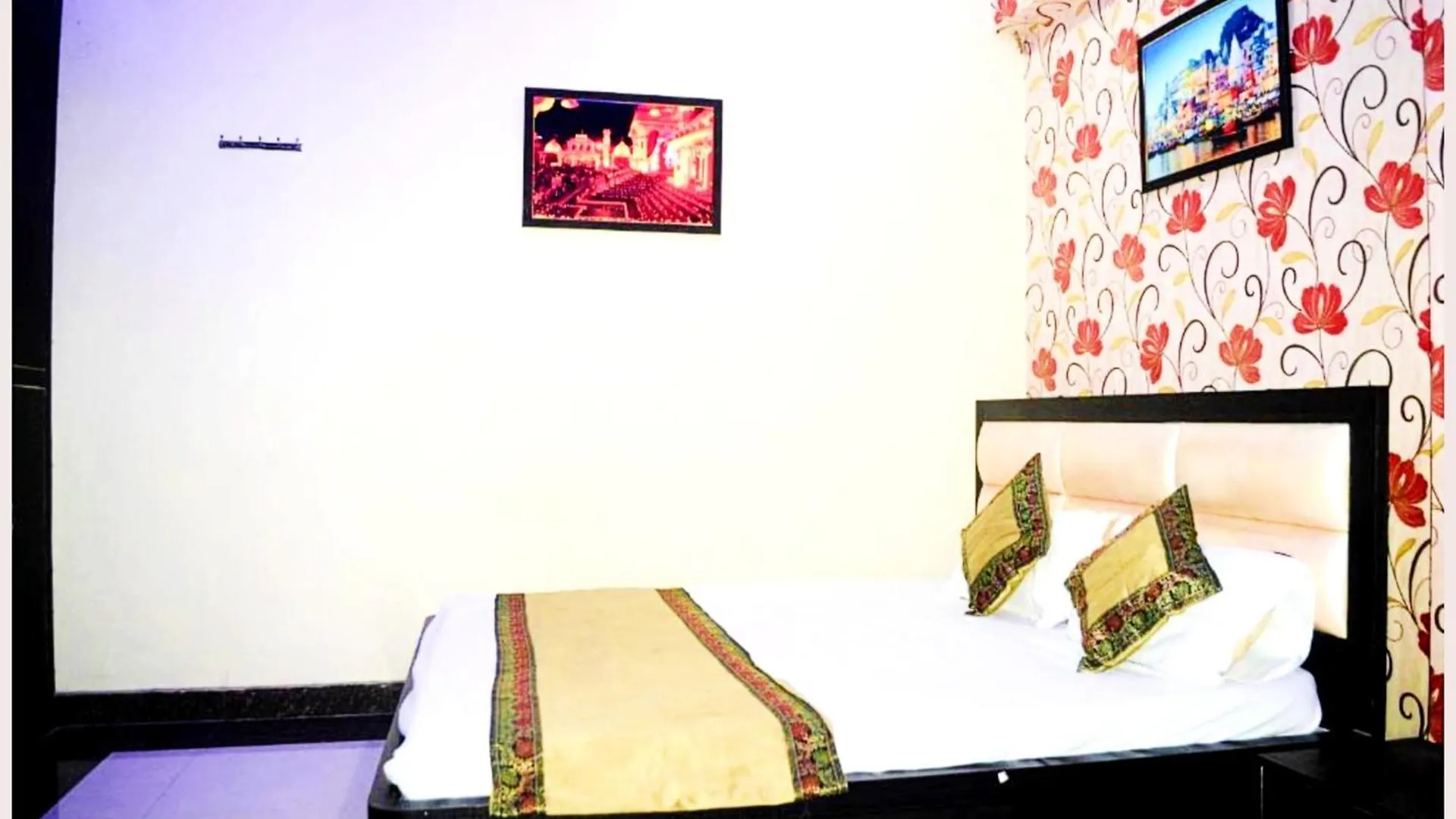 ***  Varanasi Hotel H R Guest House Near Kasi Visawanath Temple & Ganga Ghat - #Free Wi-Fi #Room Service #Parking #Fully Air Conditioning #Premium Room In 바라나시 인도