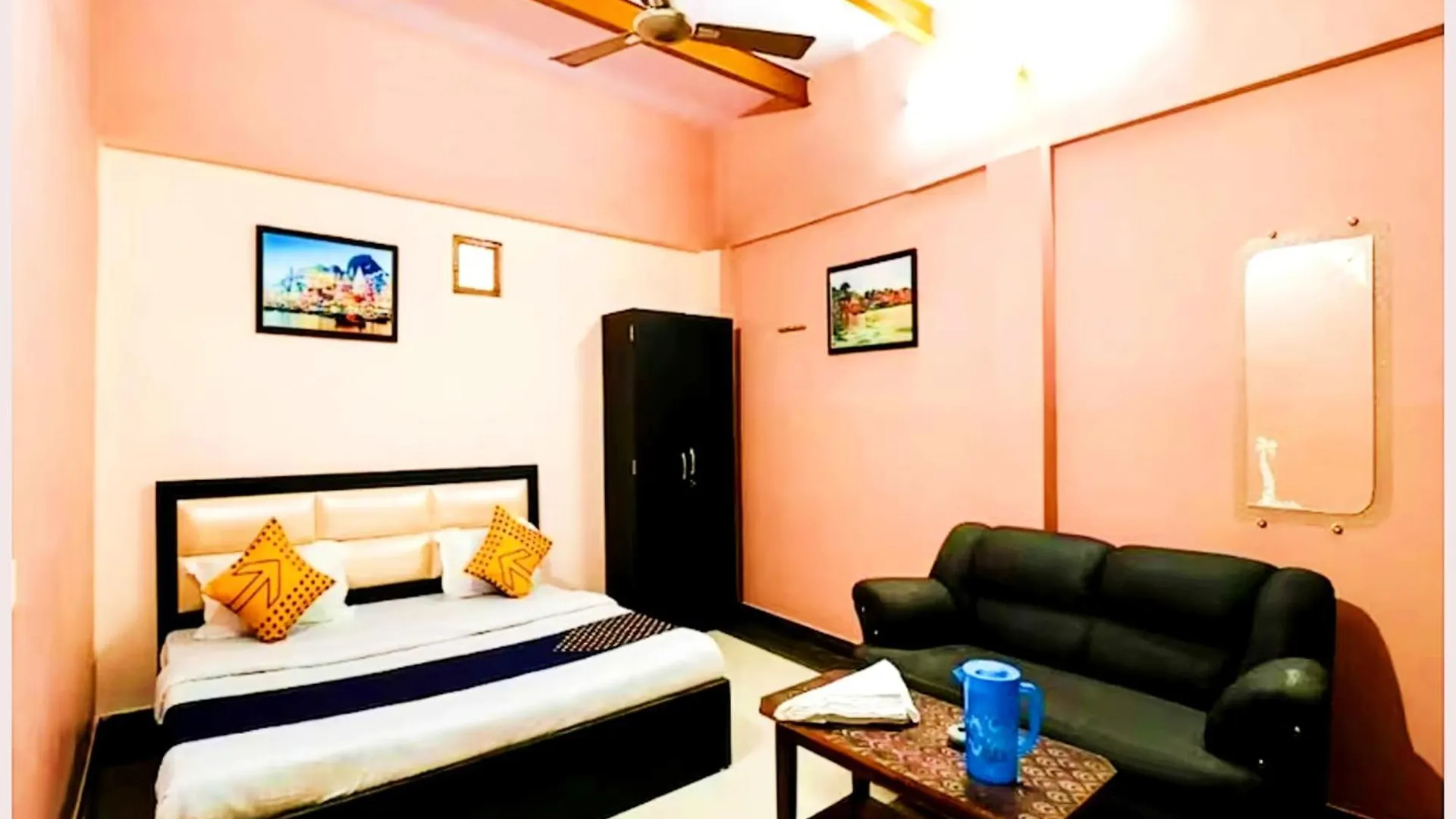 Varanasi Hotel H R Guest House Near Kasi Visawanath Temple & Ganga Ghat - #Free Wi-Fi #Room Service #Parking #Fully Air Conditioning #Premium Room In 바라나시 3*,