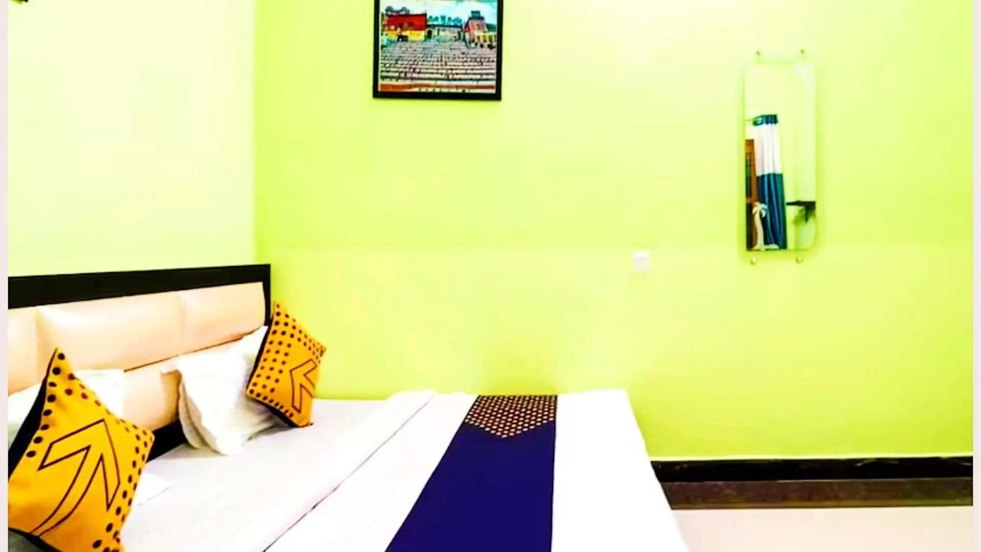 Varanasi Hotel H R Guest House Near Kasi Visawanath Temple & Ganga Ghat - #Free Wi-Fi #Room Service #Parking #Fully Air Conditioning #Premium Room In 바라나시
