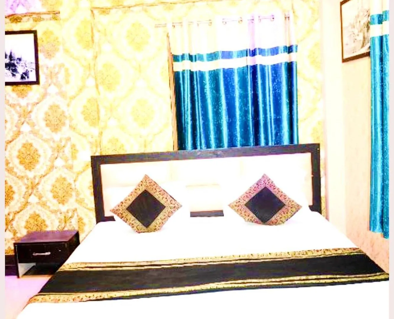 Varanasi Hotel H R Guest House Near Kasi Visawanath Temple & Ganga Ghat - #Free Wi-Fi #Room Service #Parking #Fully Air Conditioning #Premium Room In Varanasi